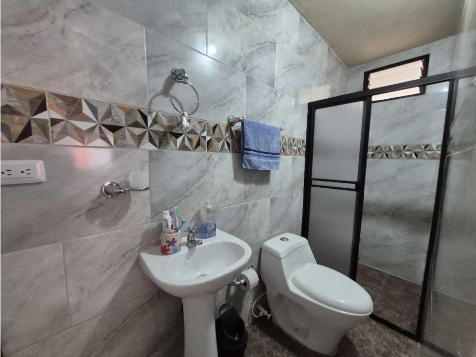 SE VENDE CASA PRIMER PISO EN MEDELLIN, BARRIO FLORENCIA — foto 3