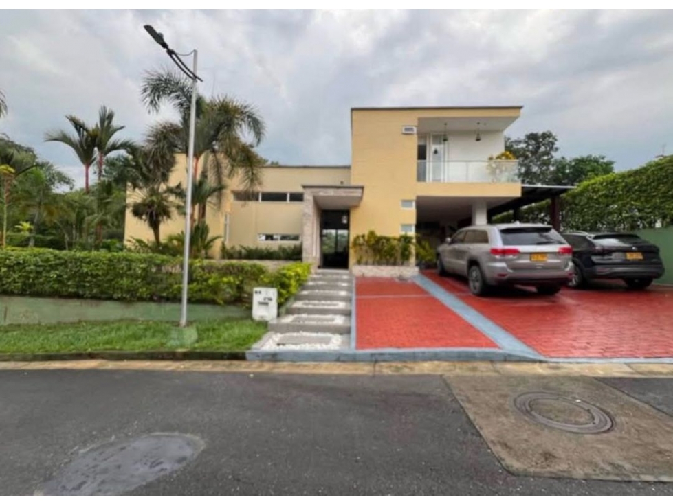 Se vende Casa Quinta en condominio Hacienda La Pradera / Villavicencio