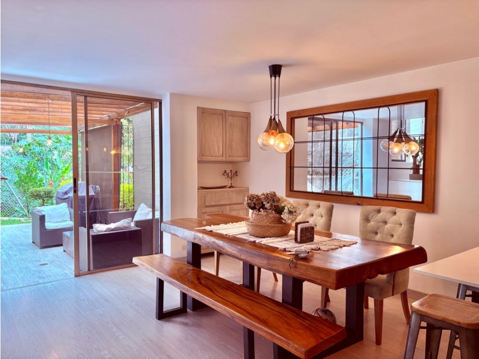 SE VENDE CASA REMODELADA CON ZONA VERDE EN EL POBLADO — foto 4