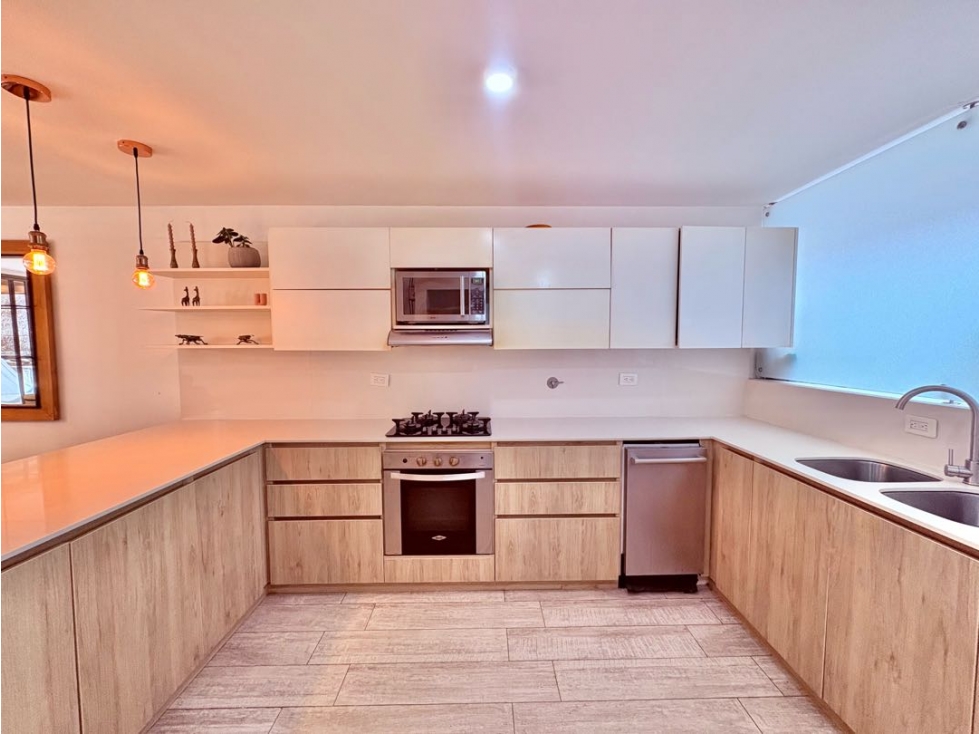 SE VENDE CASA REMODELADA CON ZONA VERDE EN EL POBLADO — foto 6