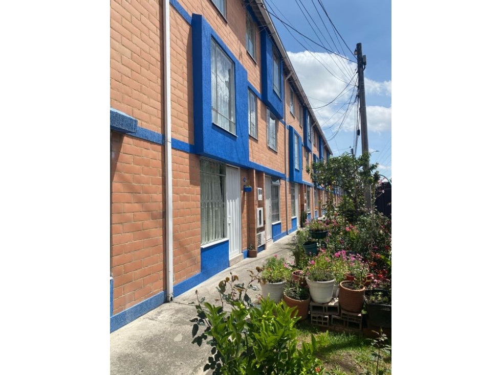 Se Vende Casa remodelada fontibon cerca éxito Bogotá - 1