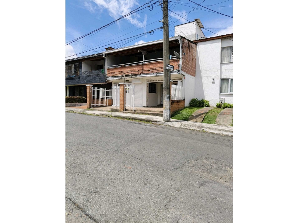 SE VENDE CASA SANTA MONICA #2 UNIFAMILIAR PARA REMODELAR