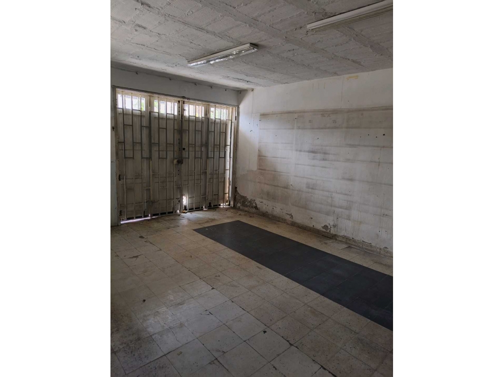 SE VENDE CASA SANTA MONICA #2 UNIFAMILIAR PARA REMODELAR — foto 3