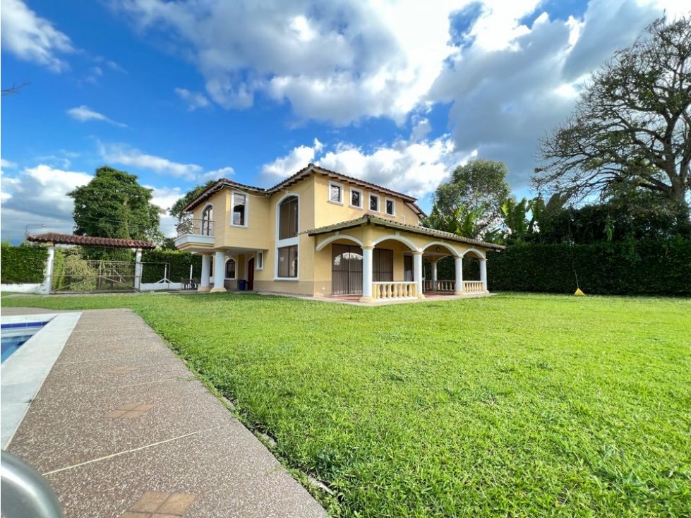 SE VENDE CASA CAMPESTRE . SECTOR AEROPUERTO EL EDEN — foto 3