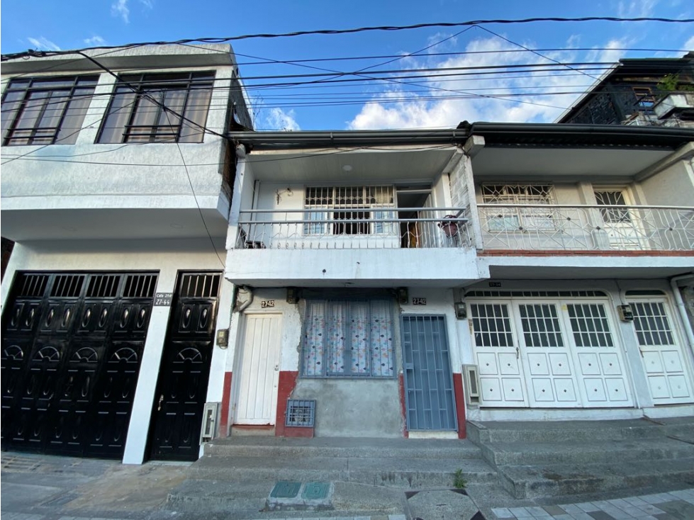 Se vende casa sobre la Calle 21 - El Bosque, Armenia