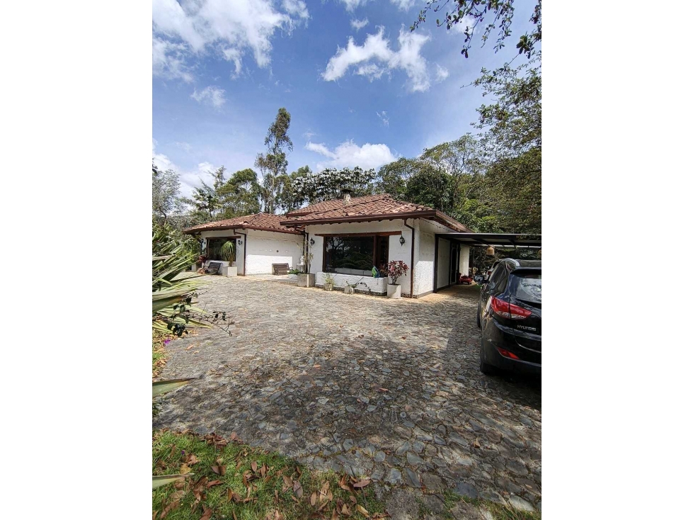 SE VENDE CASA TRADICIONAL REMODELADA,EN EL RETIRO,POR PICCOLO PALMAS
