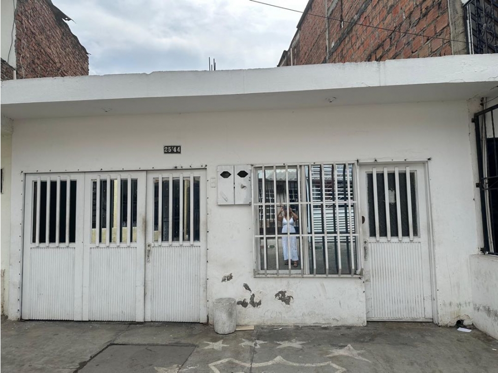 SE VENDE CASA UN PISO CON TERRAZA EN EL RODEO