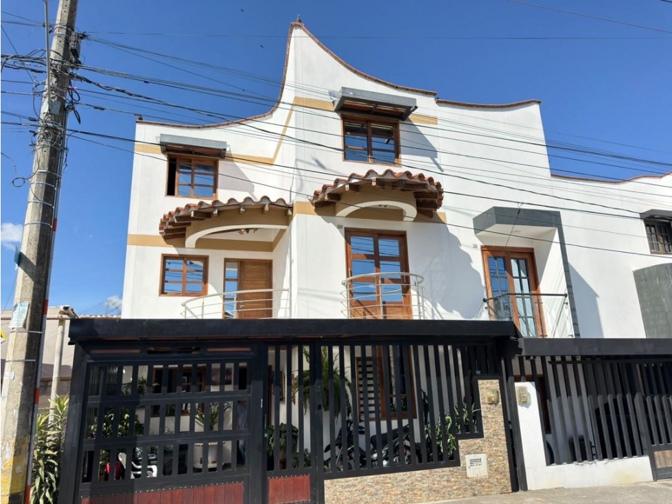 Se vende casa unifamiliar de 3 niveles en Ciudadela, Marinilla