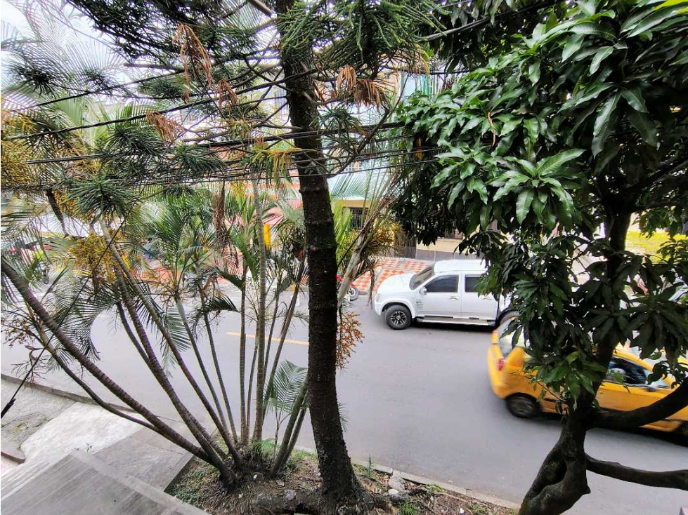 SE VENDE CASA UNIFAMILIAR EN FLORESTA PRADERA PARTE BAJA