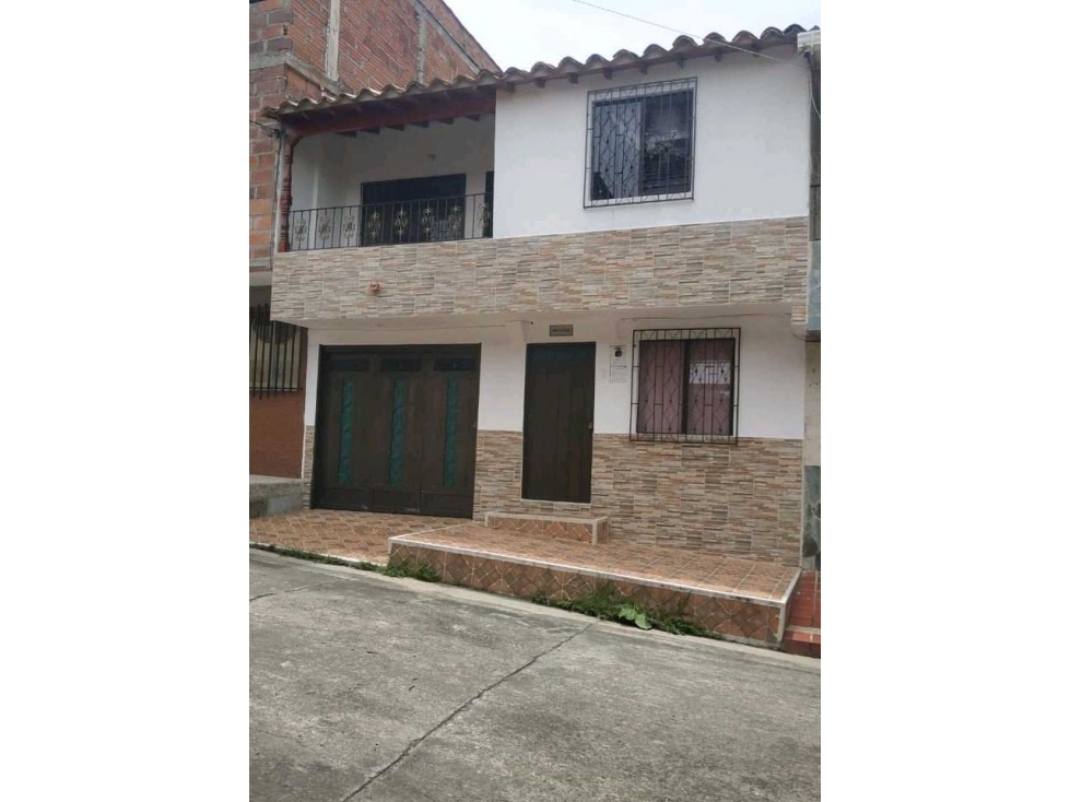 SE VENDE CASA UNIFAMILIAR EN SOPETRAN.