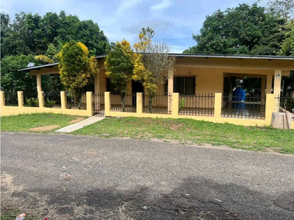 Se Vende Casa y Terreno en el Espino
