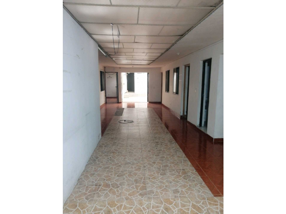 Se vende casa-local niquia cerca centro comercial.