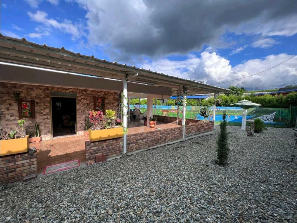 Se vende casa campestre via Armenia a Tebaida, Quindío.