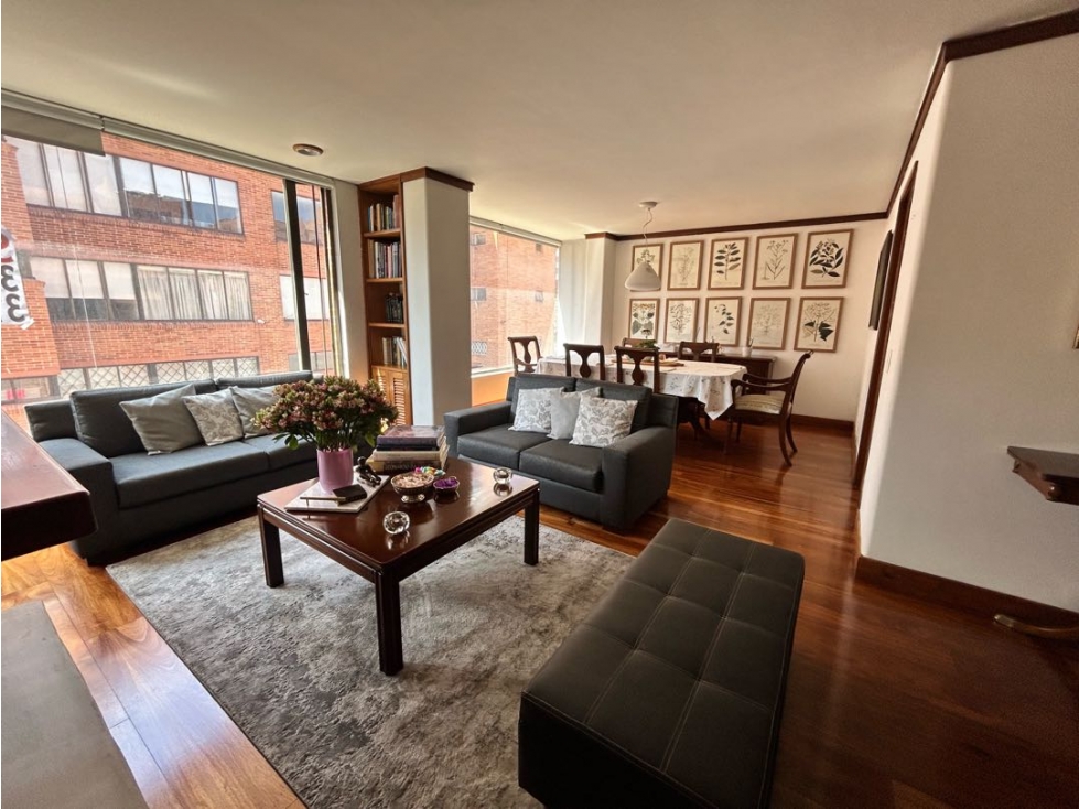 Se vende chico hermoso apto 114m2. 3 hab, 2 parqueaderos, 3 depositos