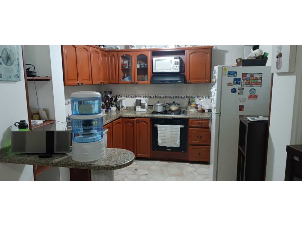 SE VENDE COMODA CASA EN EL SECTOR DE LA AV SUR - 2