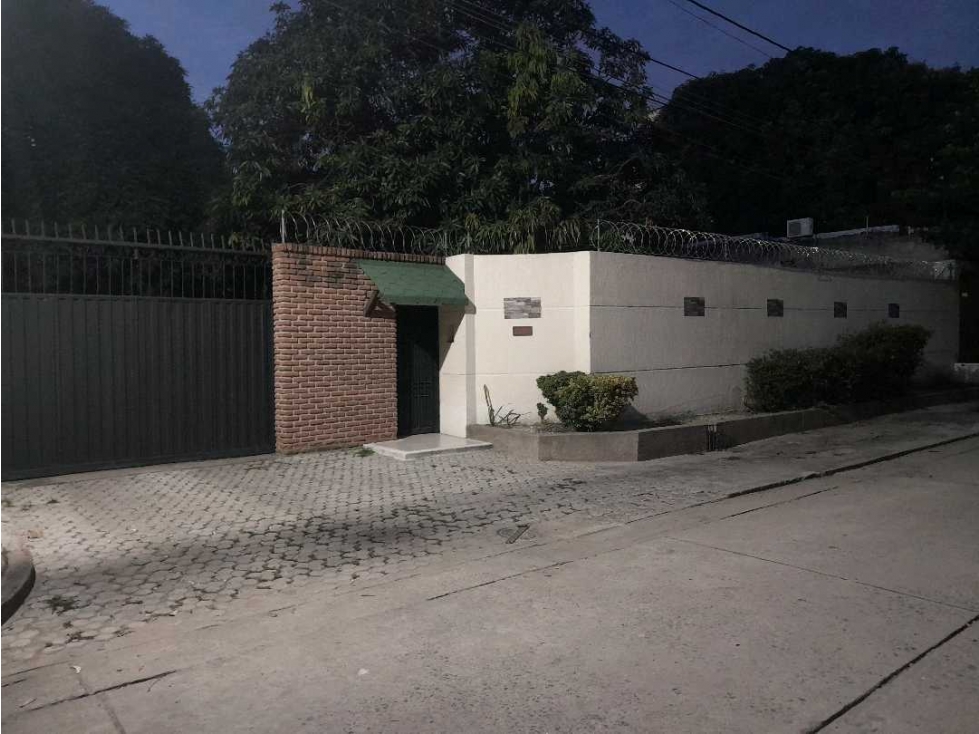 Se vende conjunto cerrado de 4 casas y lote para proyecto, el jardin