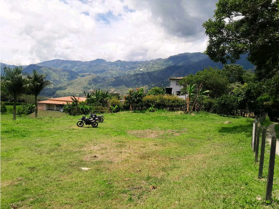 Se vende de 2100m2 en vereda graciano barbosa