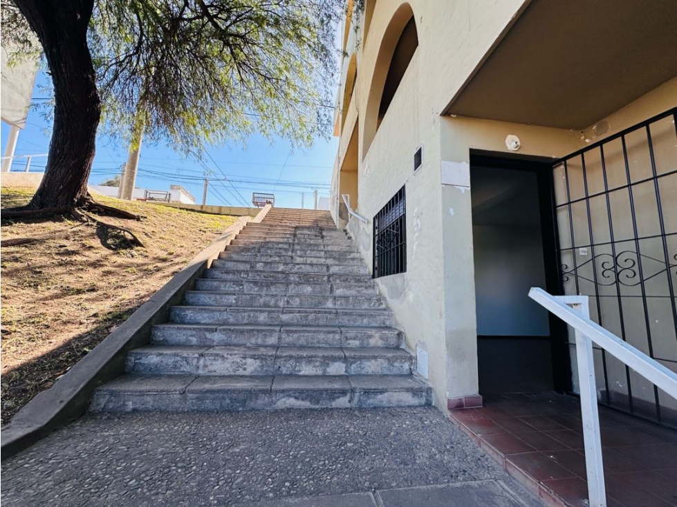 Se vende departamento 2 dorm restaurado a nuevo en Lomas de San Martin — foto 2