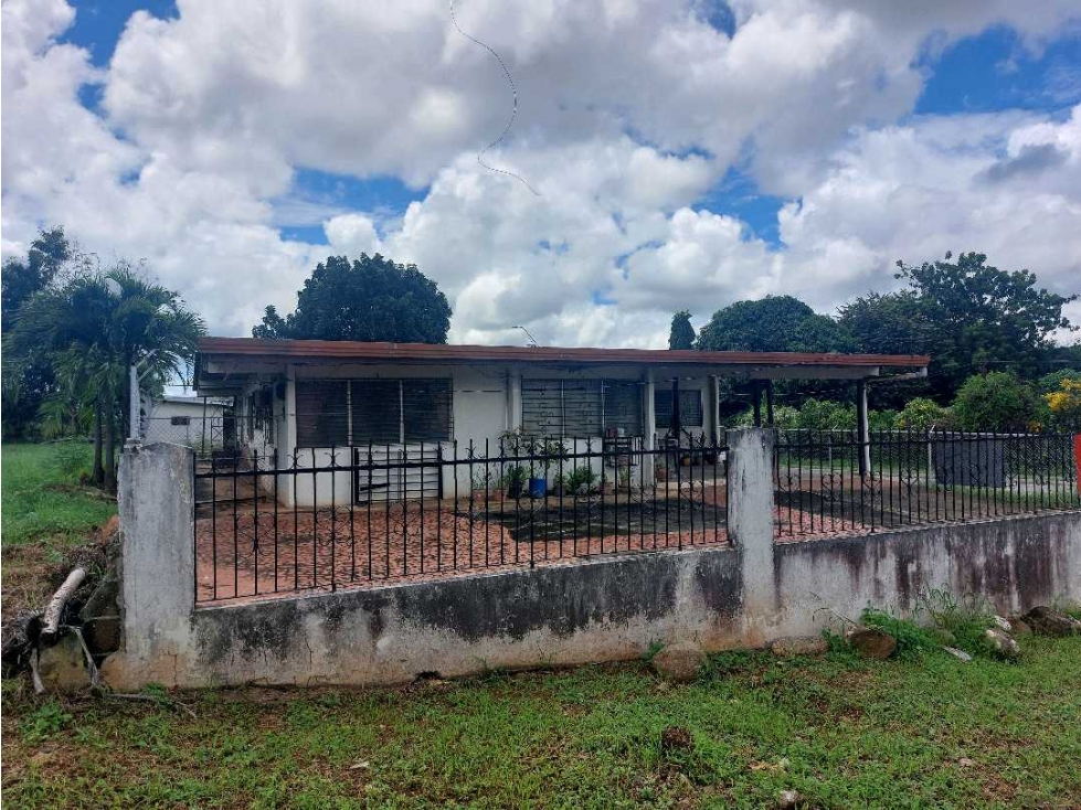 Se vende dos lotes con casa en zona comercial Chitre - Herrera. - 3