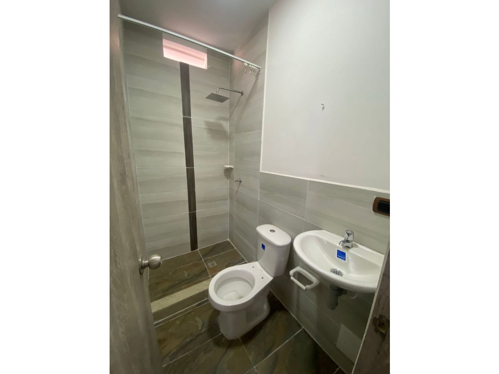 SE VENDE EDICIO EN LA FLORA. NORTE DE CALI 465. - 4