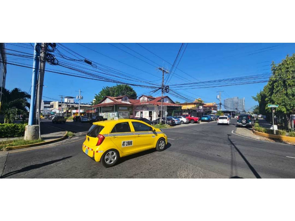 SE VENDE EDIFICACIÓN CON LOCAL COMERCIAL - 2
