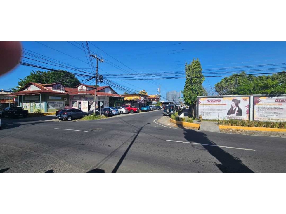SE VENDE EDIFICACIÓN CON LOCAL COMERCIAL - 4