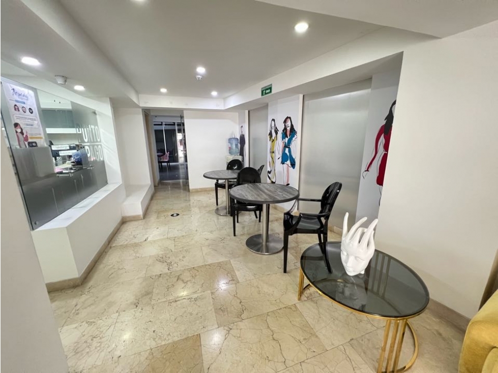 Se Vende Edificio Sector - Fundadores - 2