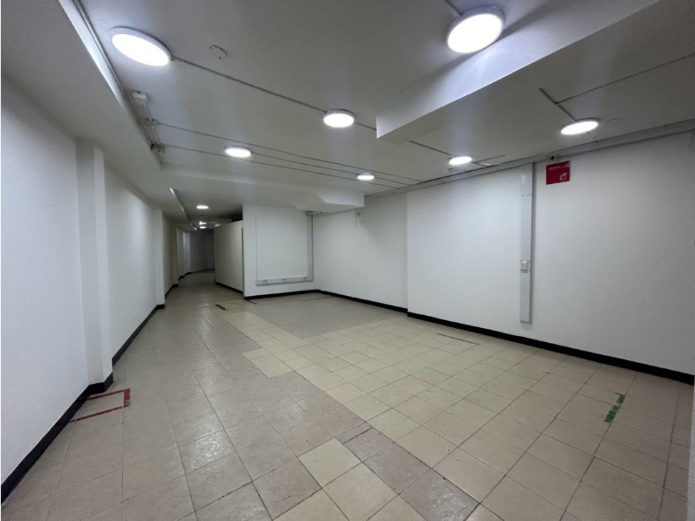 SE VENDE CASA DE TRES PISOS EXCELENTE UBICACIÓN EN LA BASE — foto 3