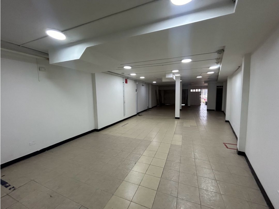 SE VENDE CASA DE TRES PISOS EXCELENTE UBICACIÓN EN LA BASE — foto 5