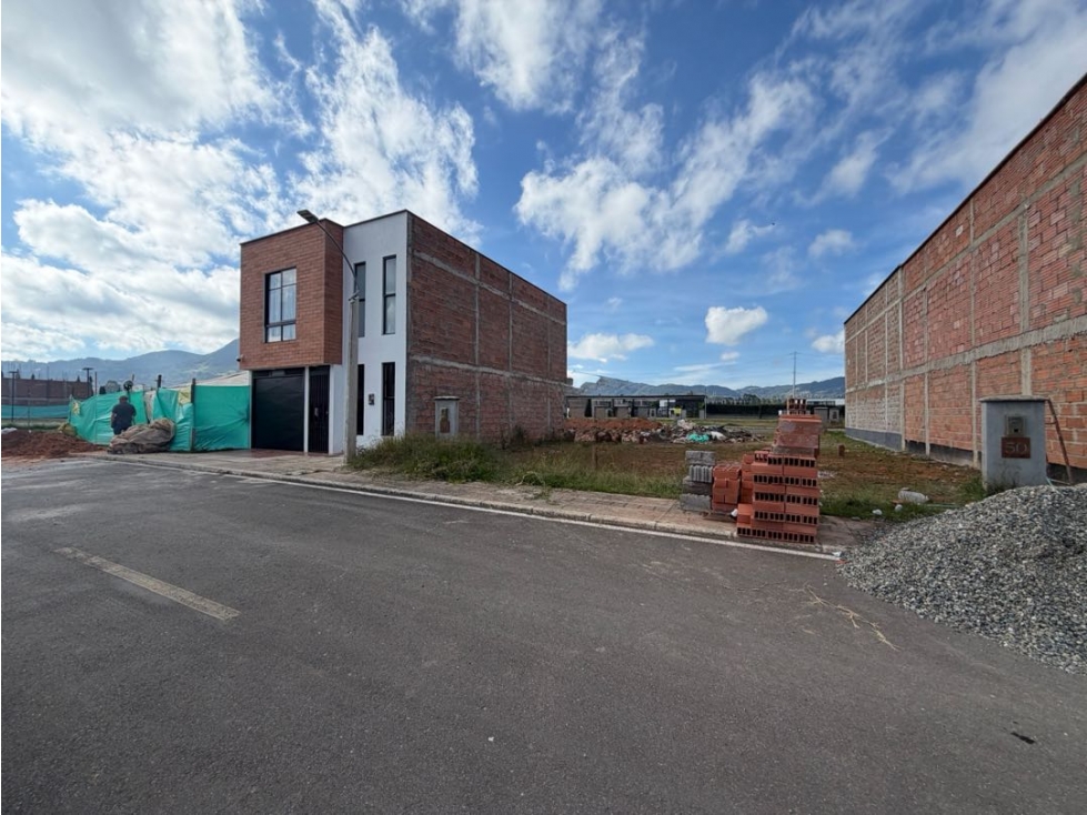 SE VENDE EN LA CEJA UNIDAD ABIERTA SANTAMARIA DEL TAMBO