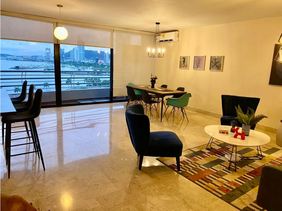 Se Vende en Los Delfines Ave. Balboa