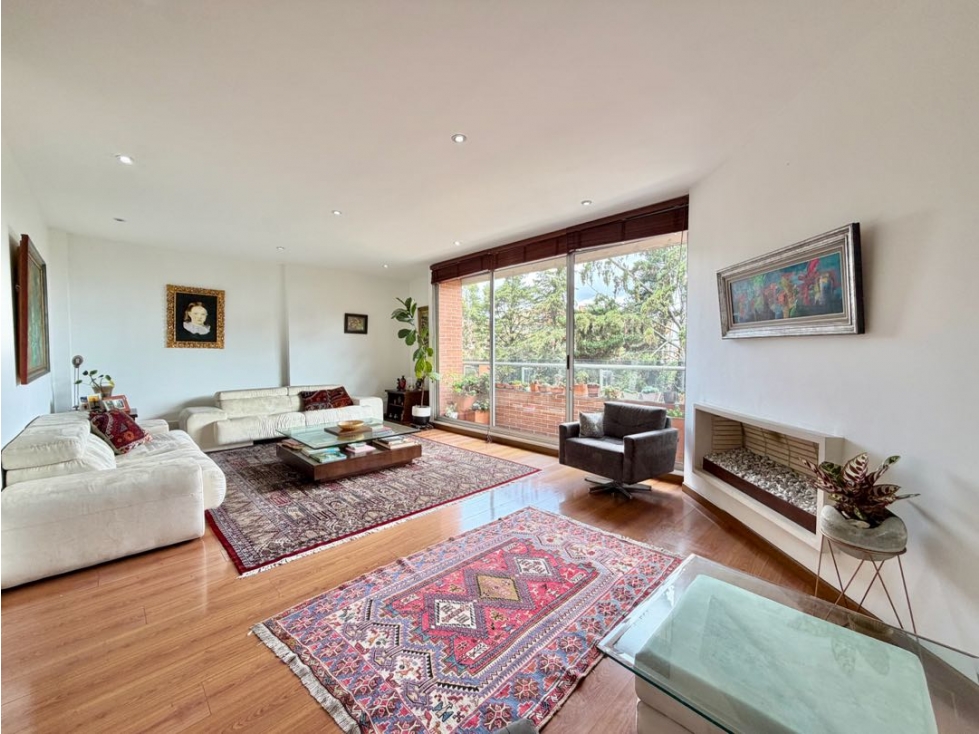 Se vende espectacular apartamento en Los Rosales