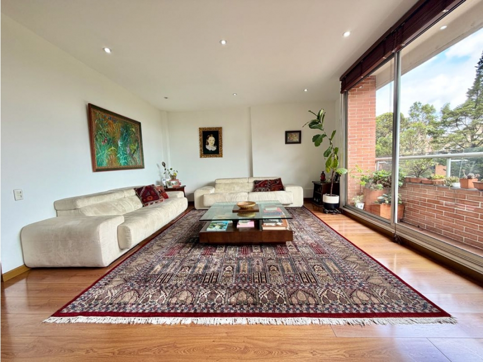 Se vende espectacular apartamento en Los Rosales — foto 2