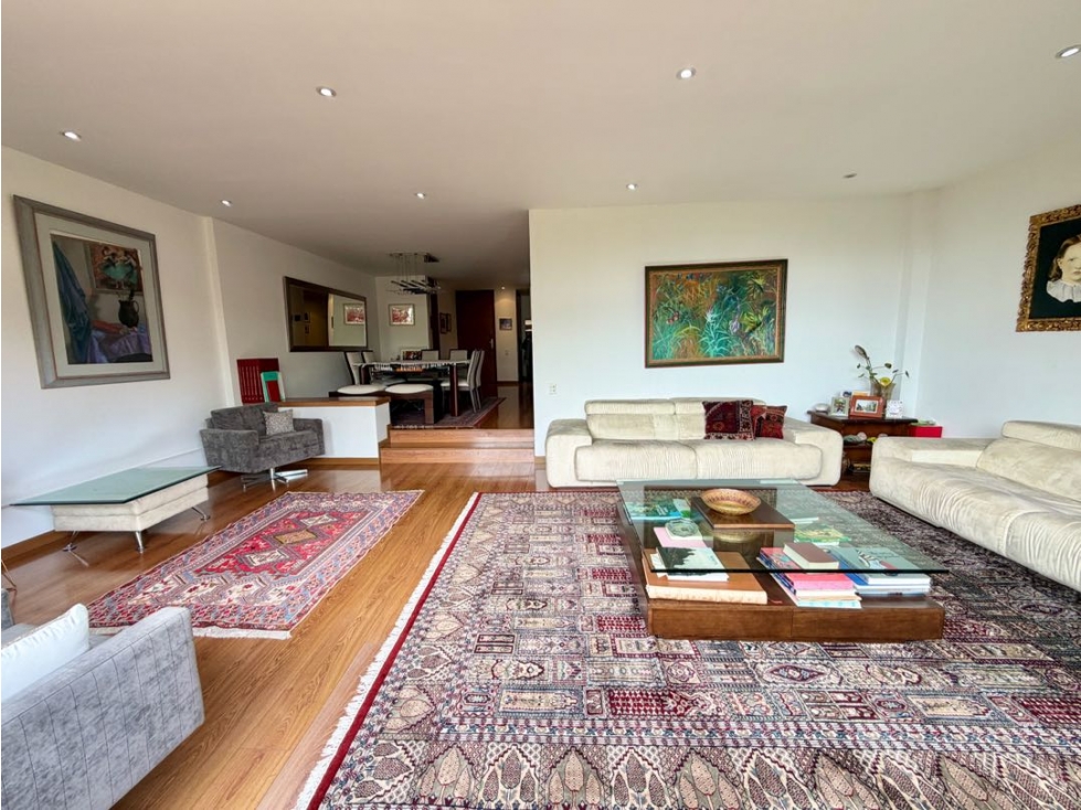 Se vende espectacular apartamento en Los Rosales — foto 3