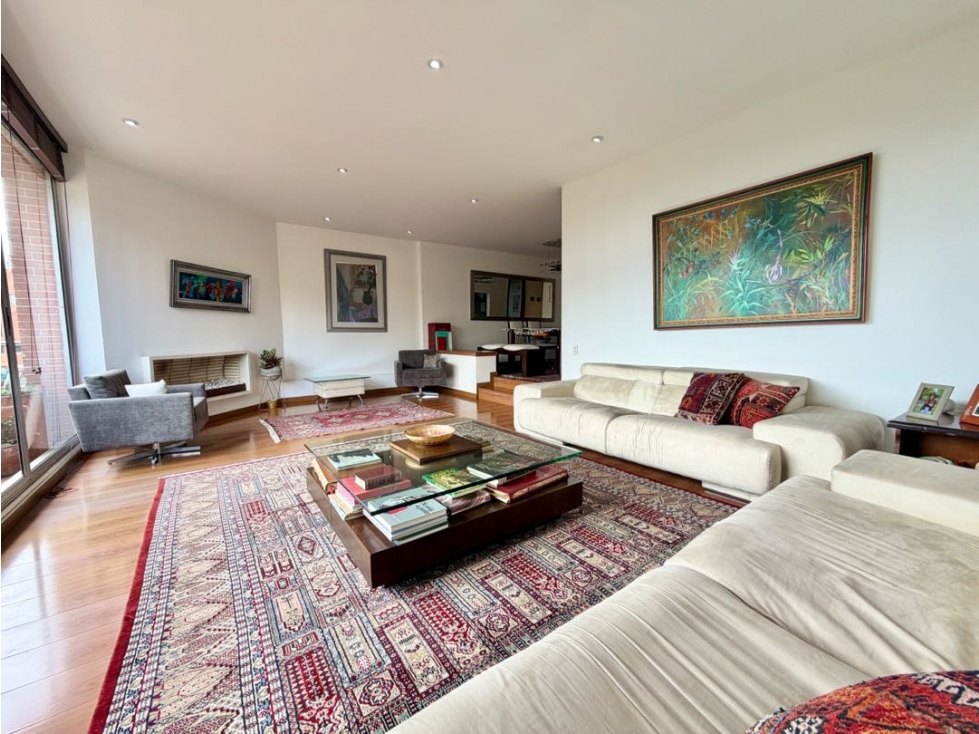 Se vende espectacular apartamento en Los Rosales — foto 4