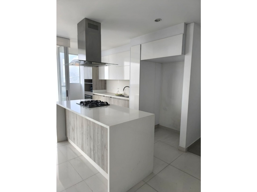 SE VENDE ESPECTACULAR APARTAMENTO EN SURAMERICA CON VISTA A LA CIUDAD — foto 3