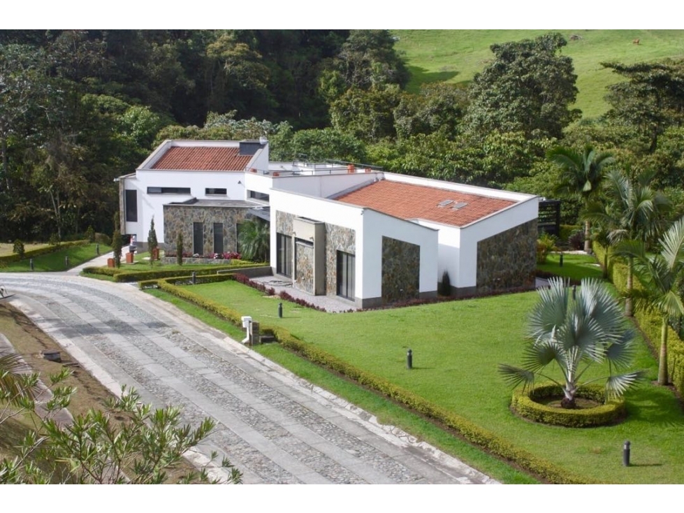 Se Vende Espectacular Casa Campestre a 10 min. de Armenia