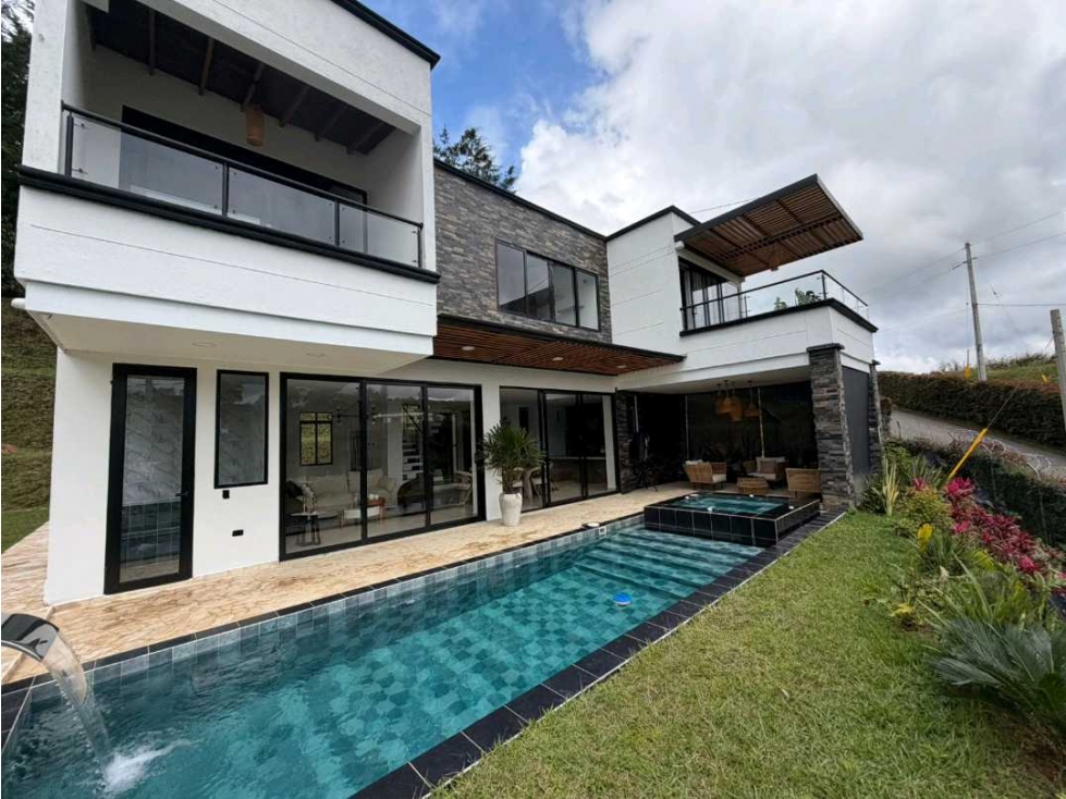 SE VENDE ESPECTACULAR CASA CAMPESTRE EN EL ORIENTE ANTIOQUEÑO