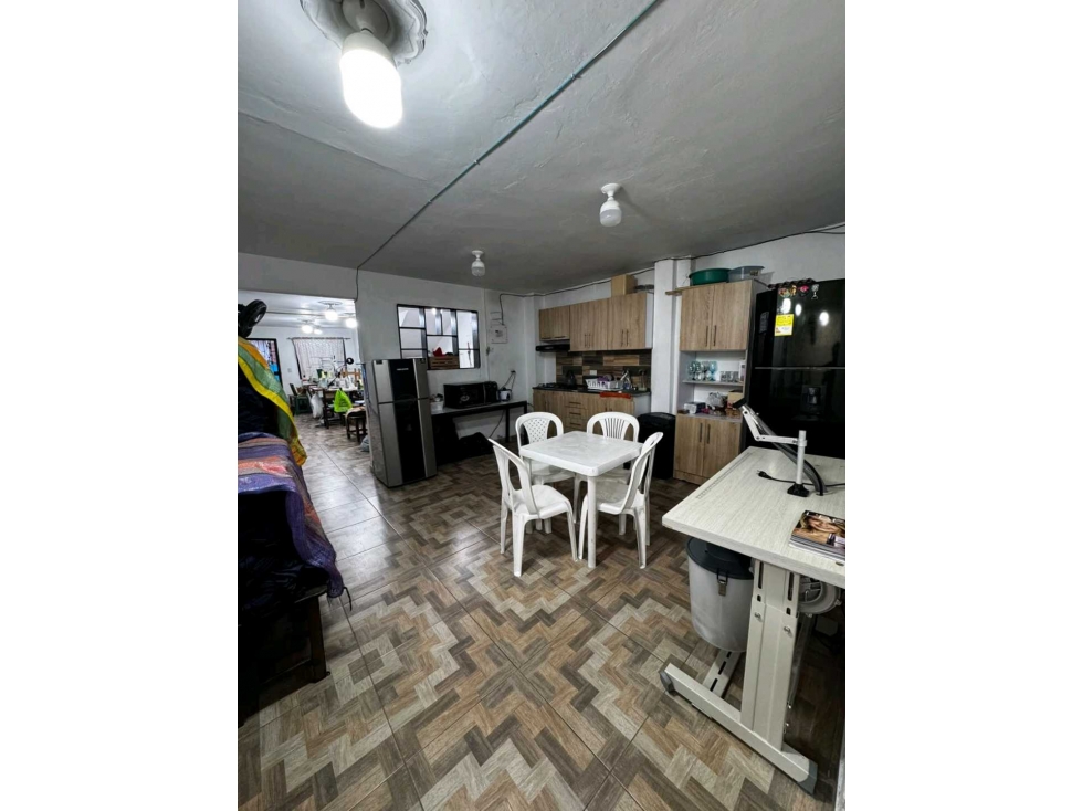 SE VENDE ESPECTACULAR CASA DE PRIMER PISO CON GARAJE CERCA AL PARQUE — foto 2