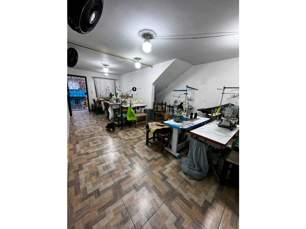 SE VENDE ESPECTACULAR CASA DE PRIMER PISO CON GARAJE CERCA AL PARQUE — foto 3