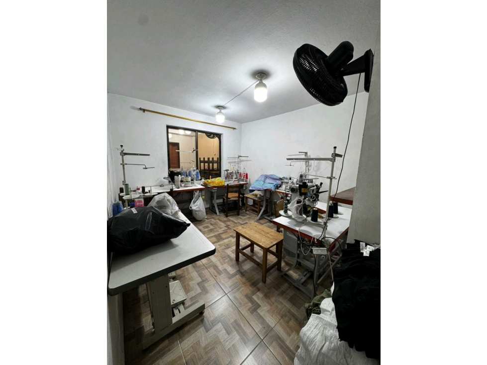 SE VENDE ESPECTACULAR CASA DE PRIMER PISO CON GARAJE CERCA AL PARQUE — foto 4