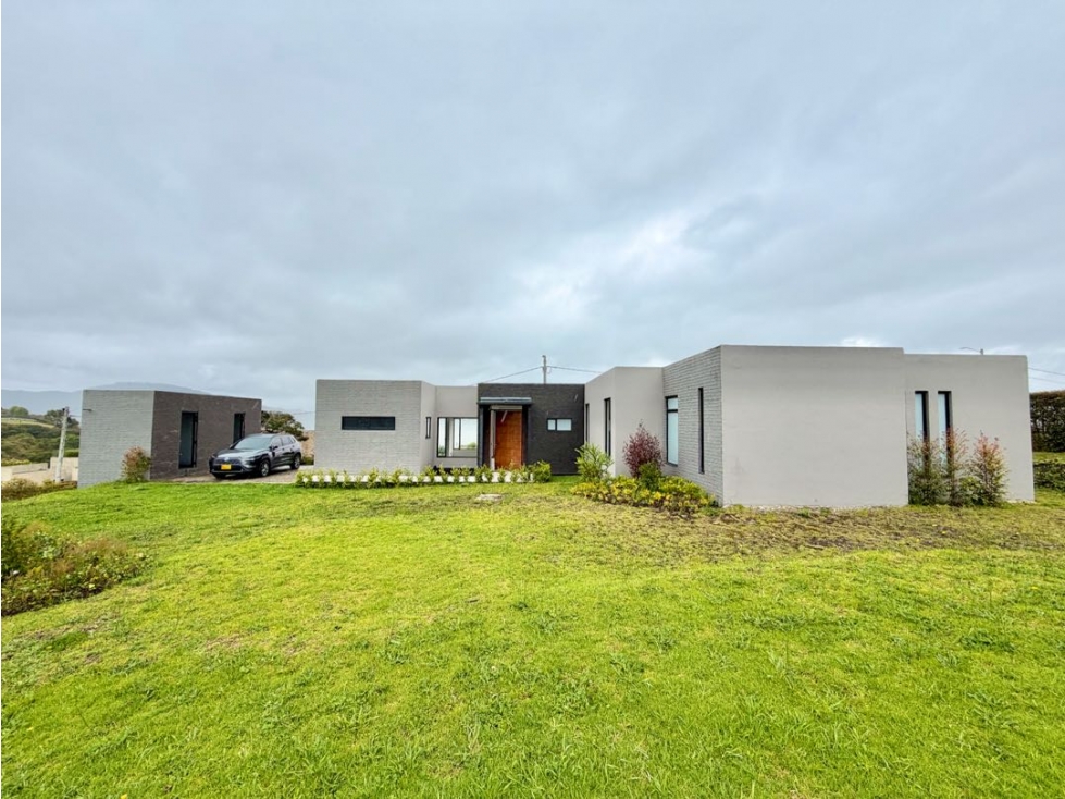 Se vende espectacular casa en Yerbabuena