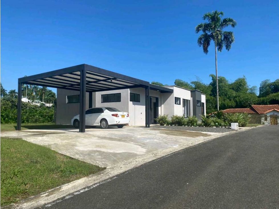 Se vende espectacular casa en conjunto cerrado en Cerritos Pereira