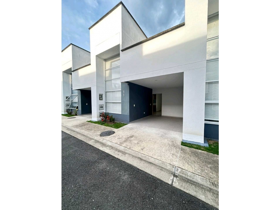 SE VENDE ESPECTACULAR CASA EN LA VARIANTE CONDINA, PEREIRA