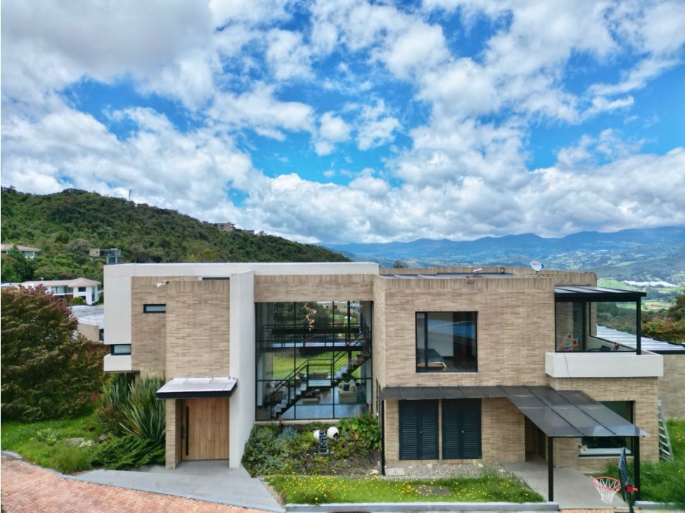 Se vende espectacular casa en Yerbabuena
