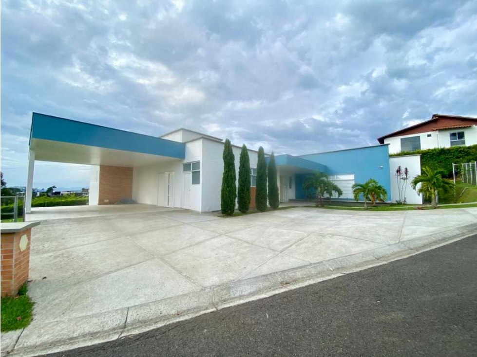 Se vende espectacular casa en vía Condina
