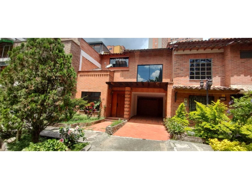 SE VENDE ESPECTACULAR CASA EN SABANETA SECTOR LA DOCTORA