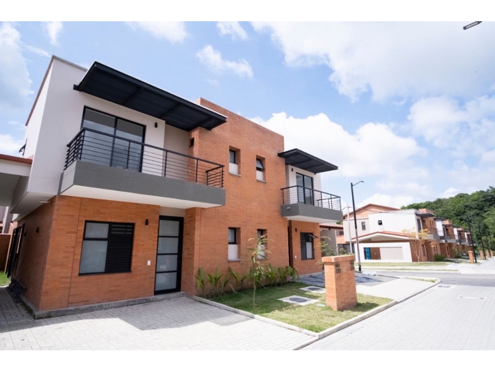 Se vende espectacular casa en Mukava)