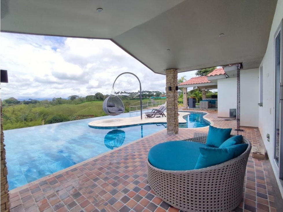 Se vende espectacular finca de lujo en Cerritos Pereira