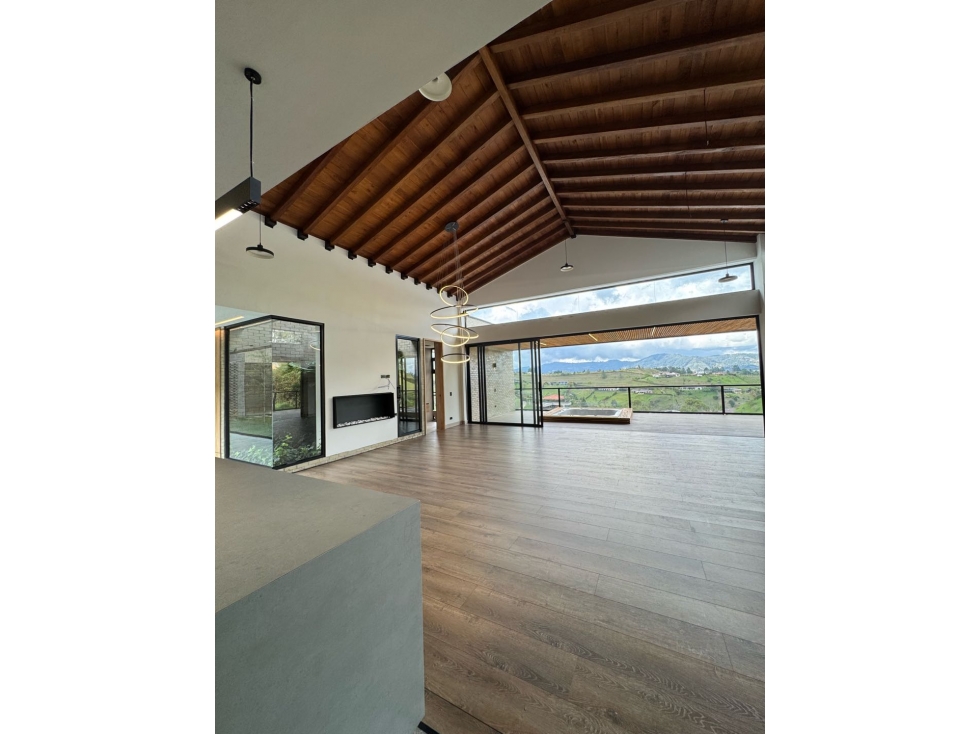 Se vende espectacular finca sector aeropuerto para estrenar